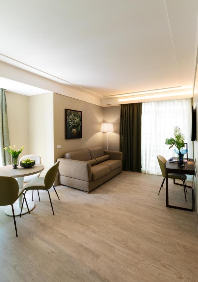 Ceccarini 9 Home Suite Home Riccione Zewnętrze zdjęcie