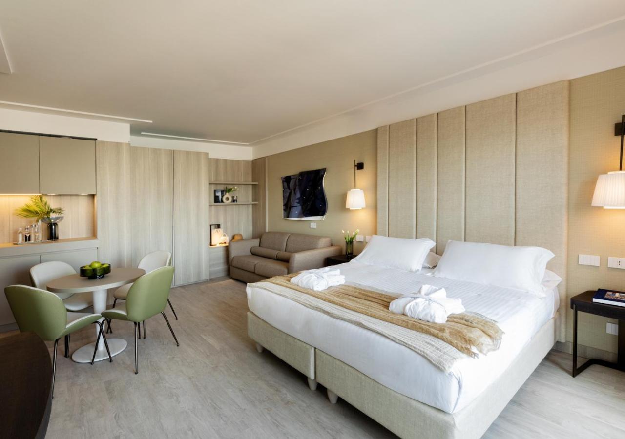 Ceccarini 9 Home Suite Home Riccione Zewnętrze zdjęcie